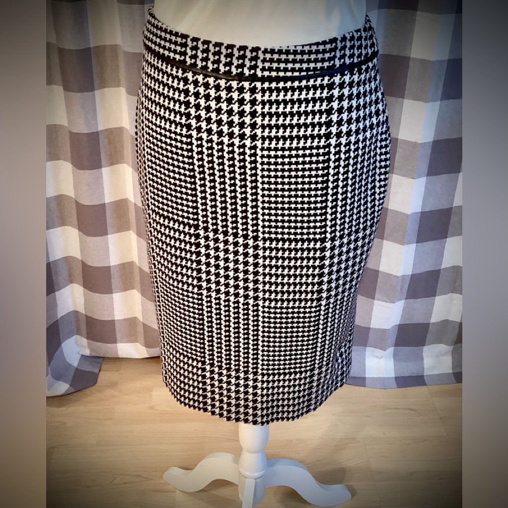 TALBOTS Black & White Houndstooth Pencil Skirt